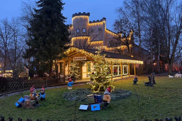 Die Burg Fellbach im Bayern-Park während des Familienzauber